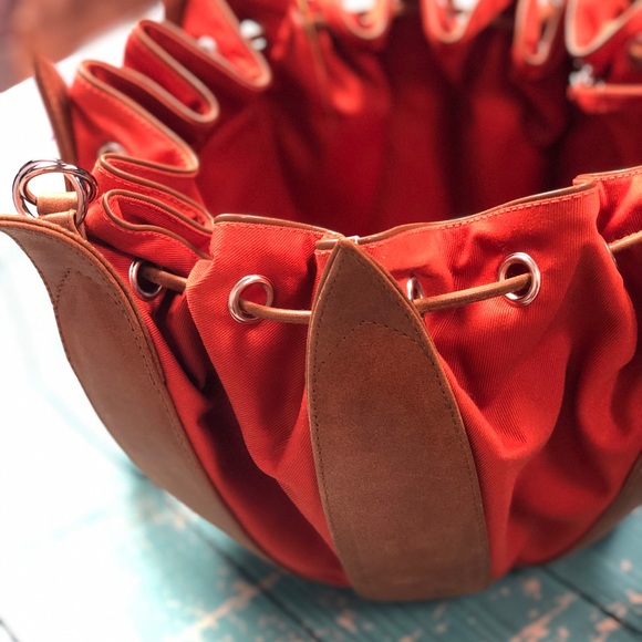 By-Lin Tulip Handbag - Picture 3 of 6